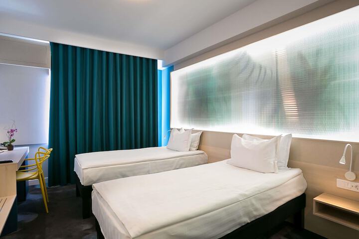 Room 6 of 151