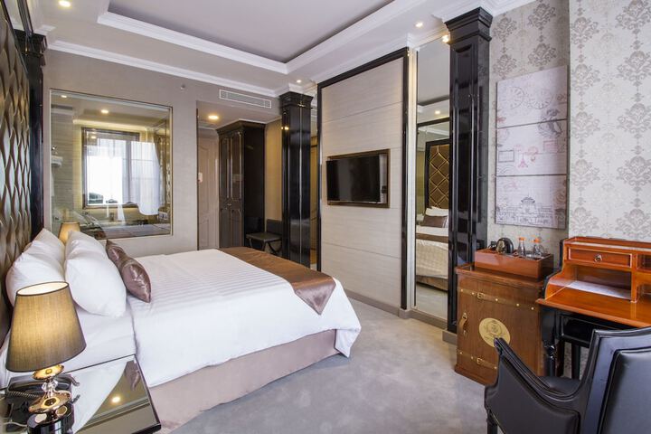 Room 10 of 50