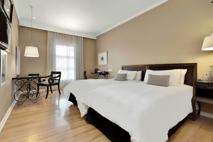 Room 10 of 42