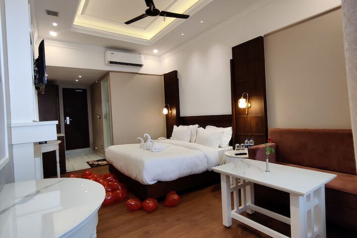 Room 5 of 17