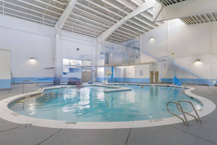 Pool 21 of 34