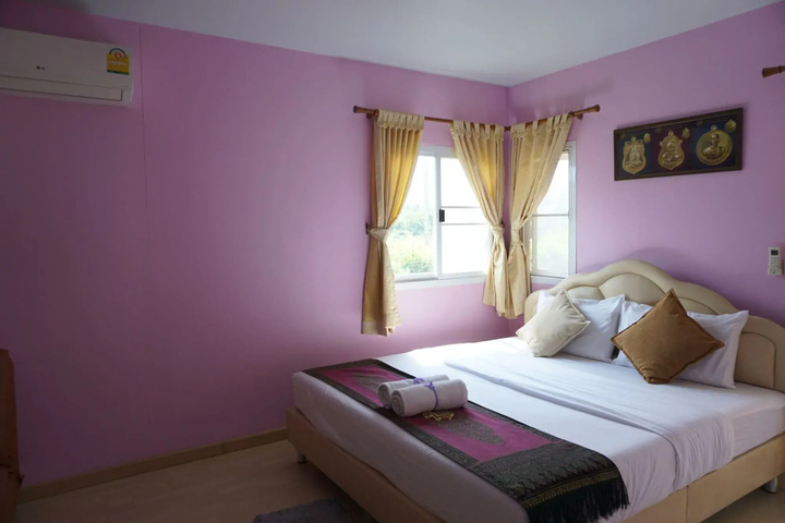 Room 4 of 13