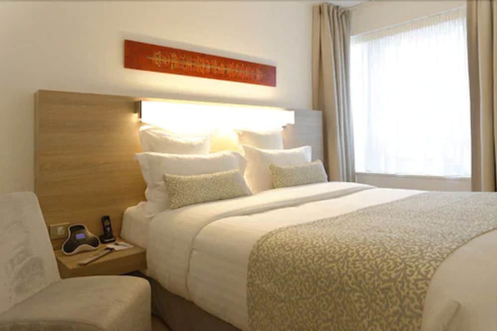 Room 6 of 38