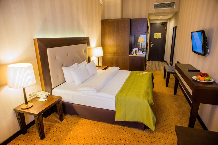 Room 9 of 42