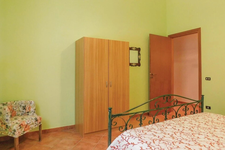 Room 2 of 13
