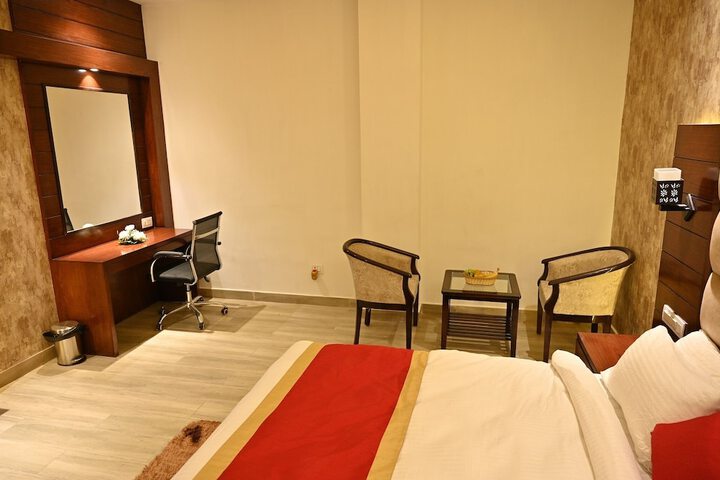 Room 9 of 27