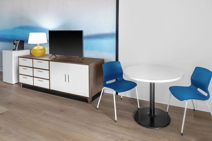 Room 4 of 37