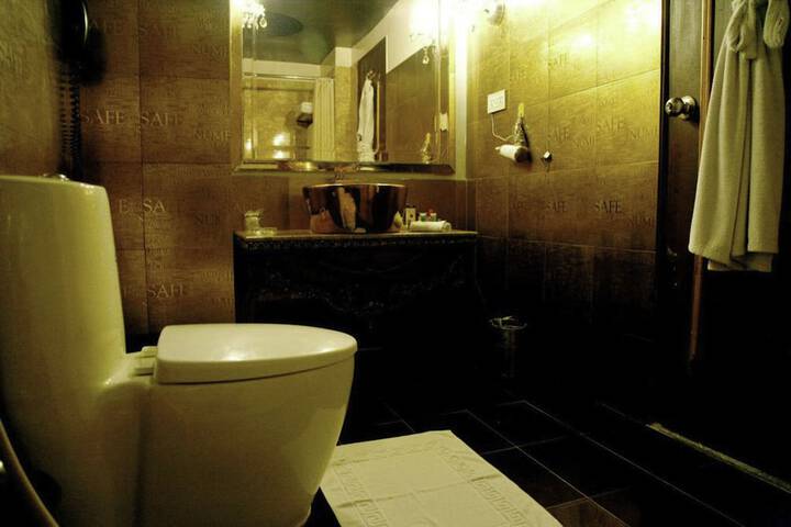 Room 10 of 22