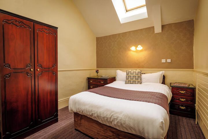 Room 28 of 63