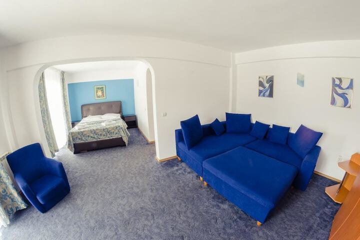 Room 8 of 40