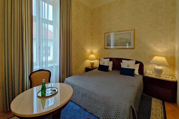 Room 51 of 80