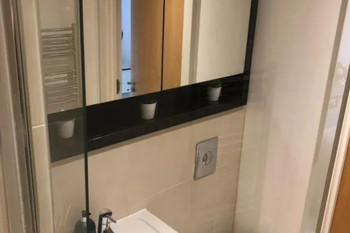 Room 10 of 12