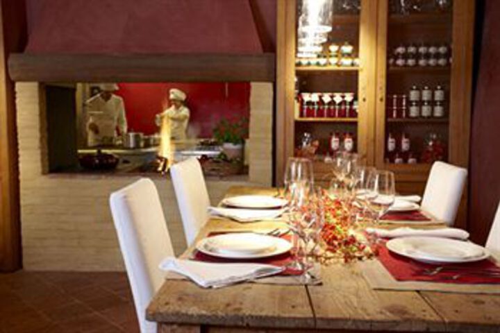 Dining 7 of 26