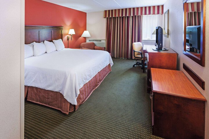 1 King Bed (12 of 15)