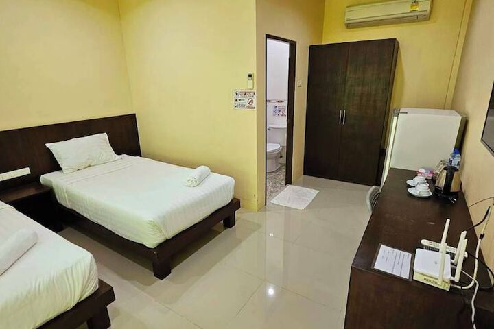 Room 32 of 68