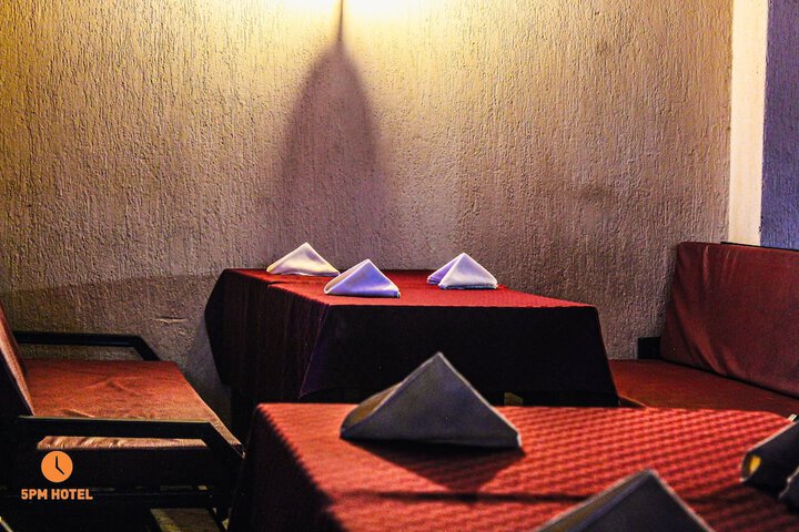 Dining 28 of 55