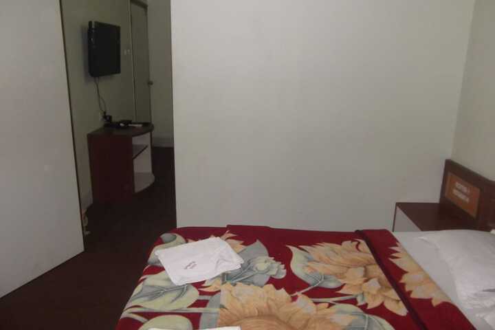 Room 11 of 23