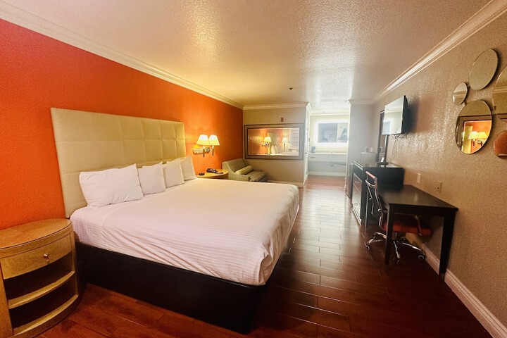 Signature King Bed (5 of 39)