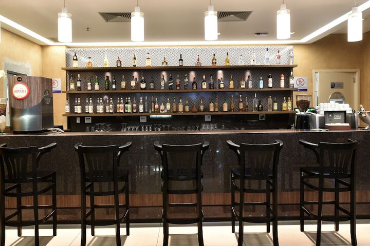 Lounge 51 of 69