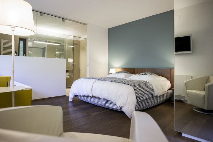 Room 8 of 36