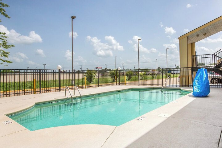 Pool 23 of 28