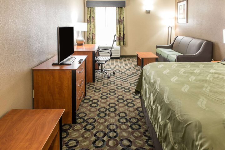 1 King Bed (2 of 15)
