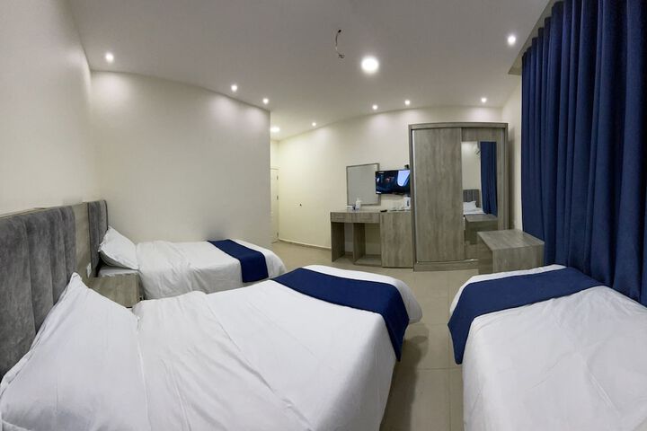Room 6 of 18