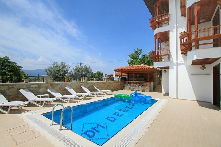 Hotel with Pool