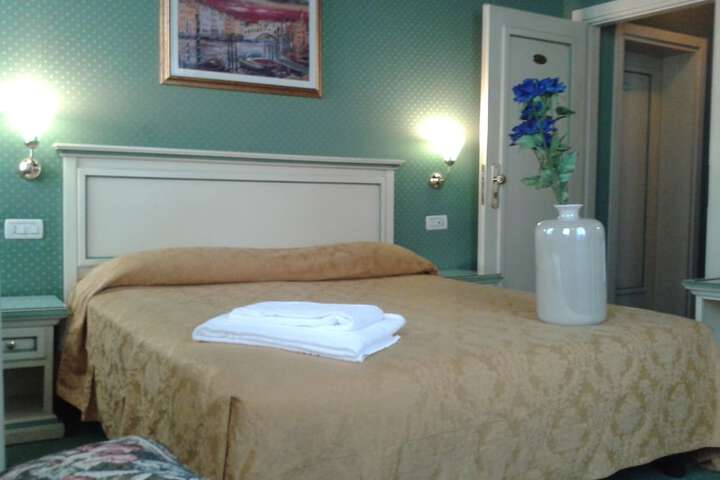Room 17 of 96