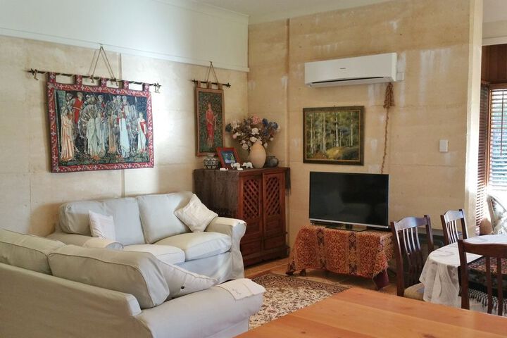 Lounge 11 of 18
