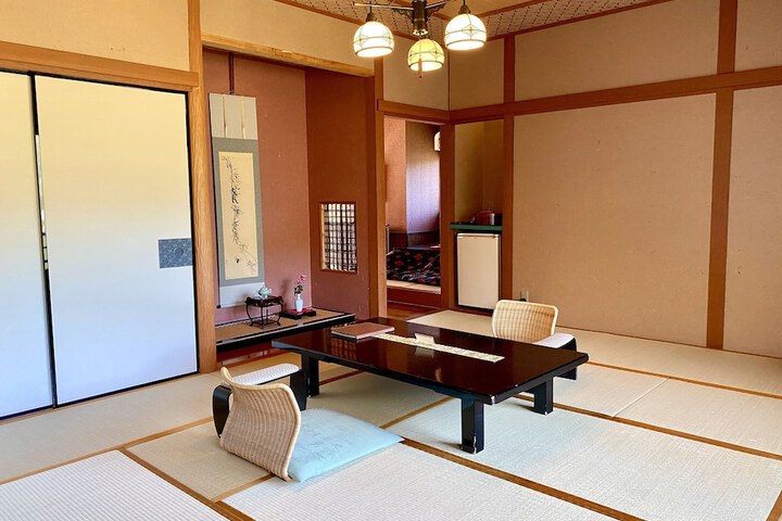Room 22 of 48