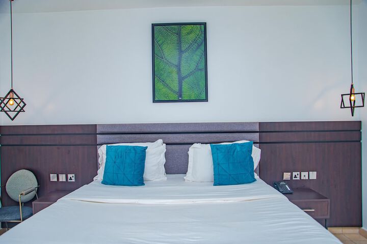 Room 9 of 34