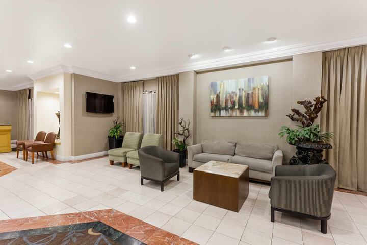 Entrance & Lobby
