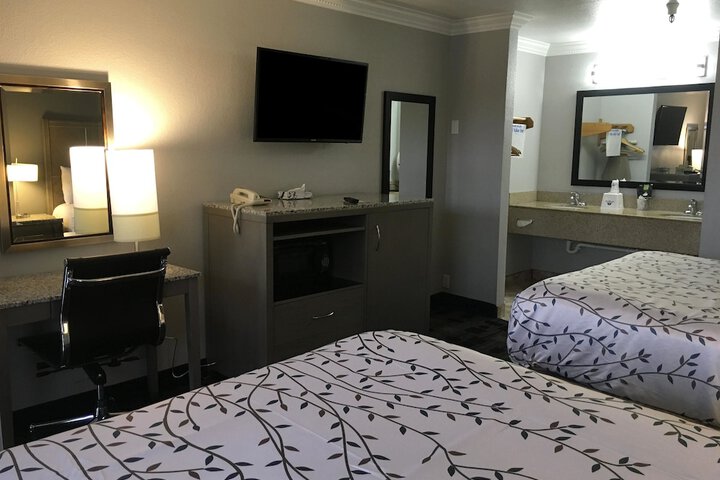 Queen Bed Accessible (26 of 45)