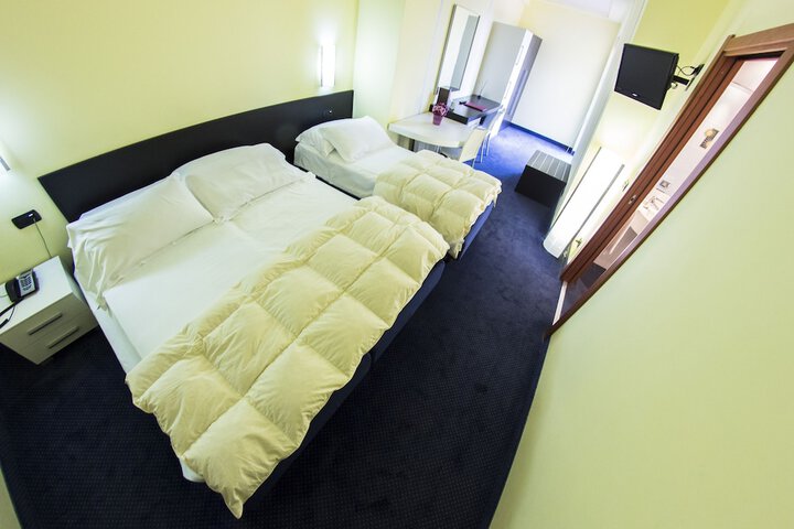 Room 32 of 114