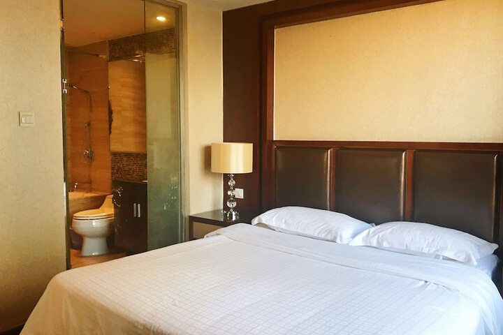 Room 8 of 79