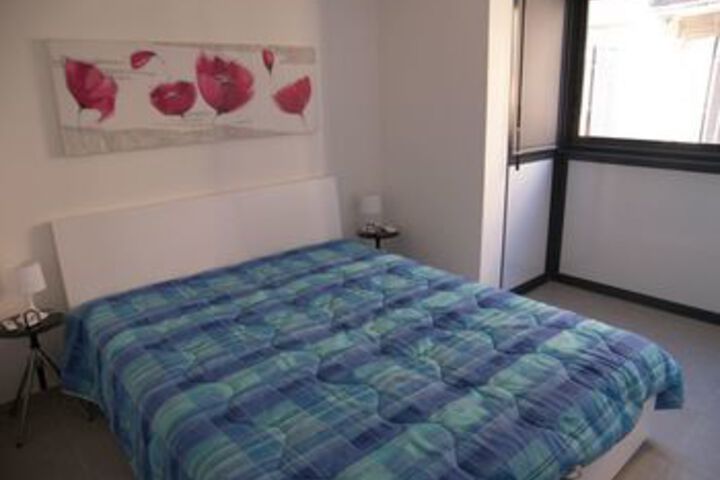 Room 17 of 27
