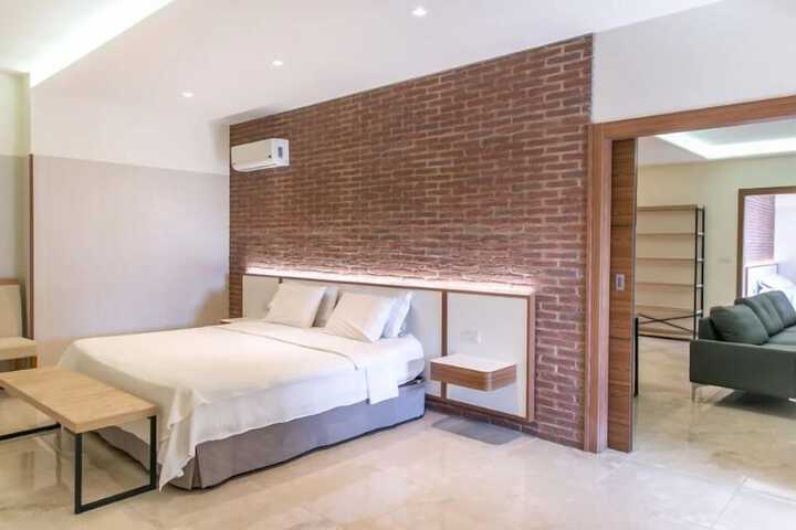 Room 20 of 83