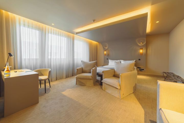 Room 12 of 38