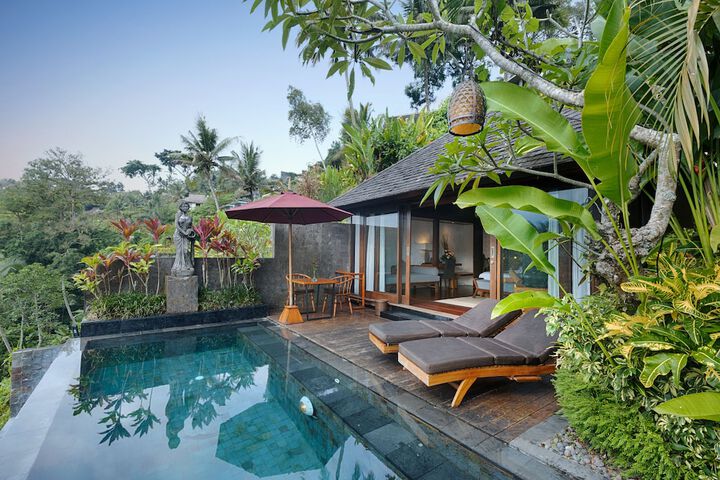 Hotel Pool