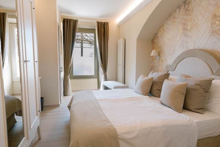 Room 42 of 150