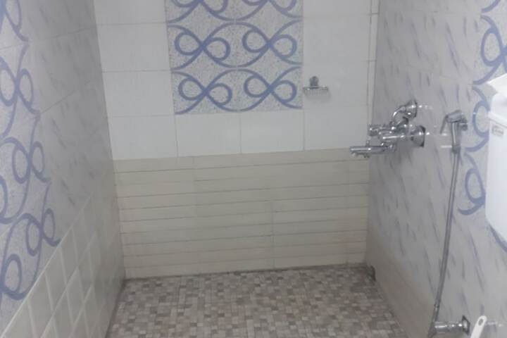 Room 6 of 8