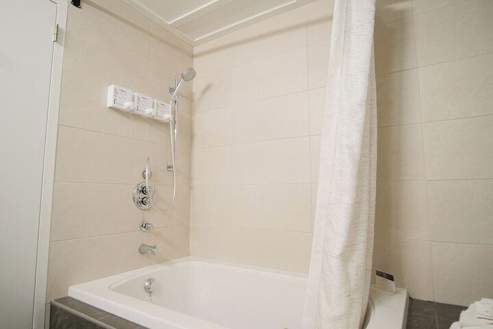Room 106 of 140