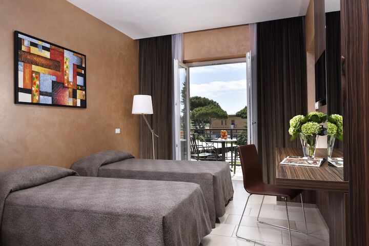 Room 5 of 95