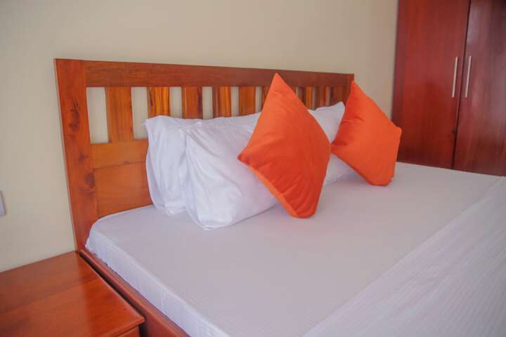 Room 12 of 98