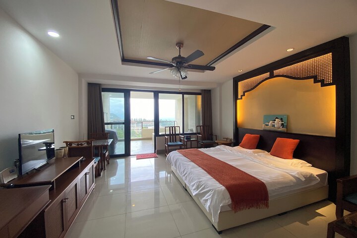 Room 40 of 178