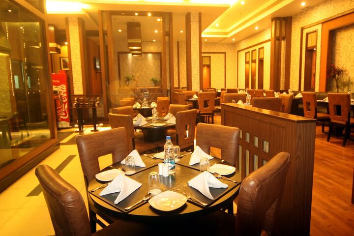 Dining 35 of 58