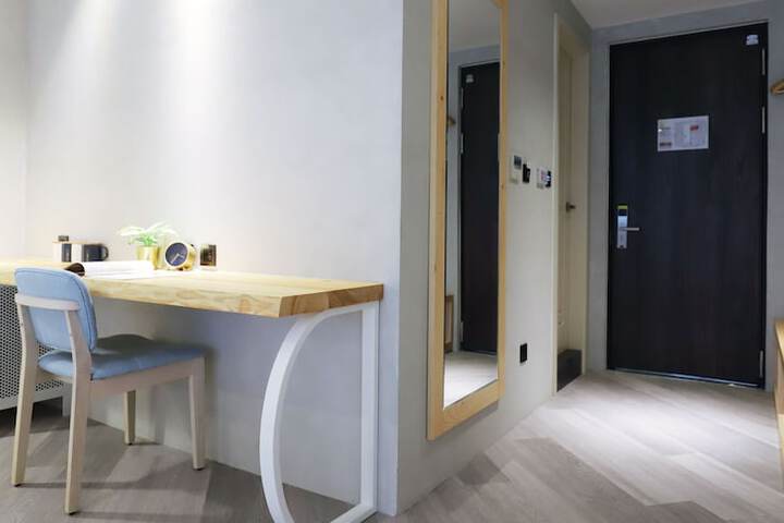 Room 10 of 135