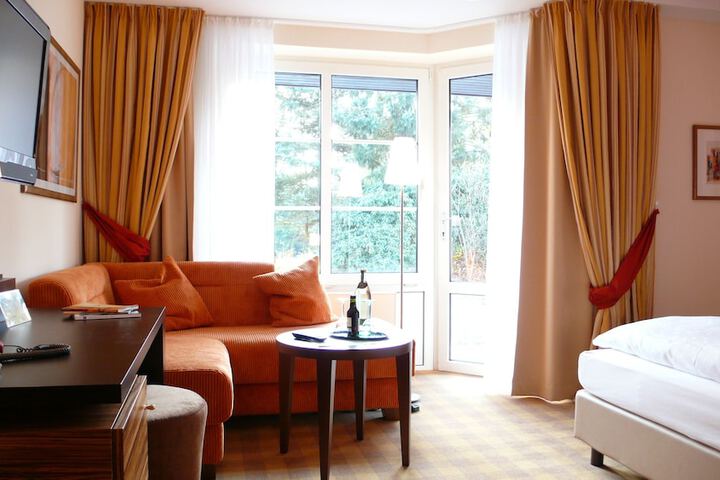 Room 3 of 182