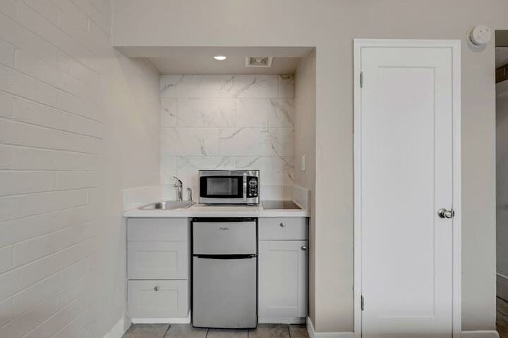 Suite King Bed Kitchenette Ground Floor (9 of 15)